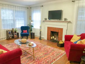 The Walnut Cottage. Charming! Near Everything! - Image 3