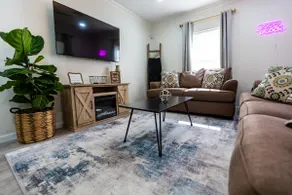 Cheerful Tulsa Getaway: Hot Tub & Near Downtown - Image 2