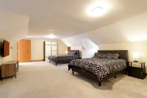 The Brickhouse! Perfect Location, .1 Mi to Campus - Image 3