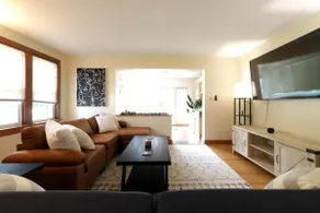 The Brickhouse! Perfect Location, .1 Mi to Campus - Image 2