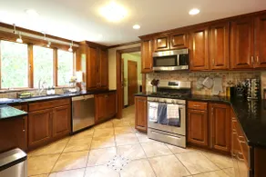 The Brickhouse! Perfect Location, .1 Mi to Campus - Image 4