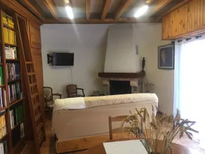 Cottage in a green area - Image 4