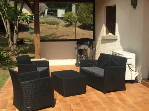 Cottage in a green area - Image 2