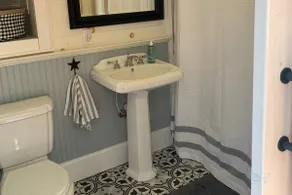 Cozy Carriage House Apartment on Horse Farm - Image 5
