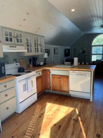 Cozy Carriage House Apartment on Horse Farm - Image 3