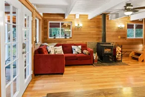 River access @ Mt. Rainier w/ Hot tub & Fireplace - Image 5