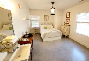 Large Group House in the Shenandoah Valley - Image 2