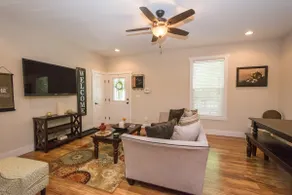 Be our guest-3-bedroom house in a great location! - Image 5