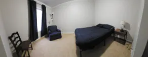Cul-de-sac Home - Image 5