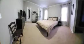 Cul-de-sac Home - Image 3