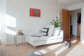 2 bed 2 bath Apartment with Canal View - Image 5