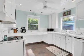 BareFoot Bungalow | 3-Bedroom | Beach Access - Image 5