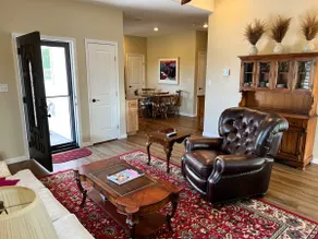 Cheerful two bedroom home with free parking. - Image 4