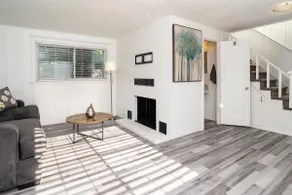 Cheerful 2 bedroom 1 and a half bath cottage. - Image 2