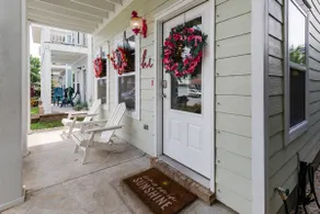 Stylish Downtown Home- Short drive to the beach - Image 4