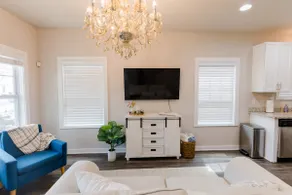 Stylish Downtown Home- Short drive to the beach - Image 5
