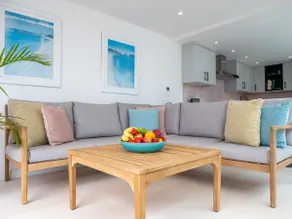 Beautifully Renovated Blackberry Cottage - Image 3