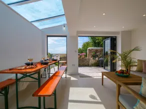 Beautifully Renovated Blackberry Cottage - Image 2