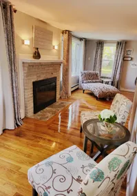 Waterfront 2 Bedroom on private cove in Salem NH. - Image 4