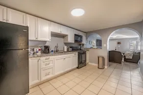 Lovely 2-bedroom apartment in Pilsen - Image 3