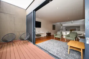 Debonair Townhouse - 150 metres to beach! - Image 4