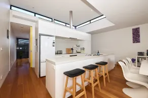 Debonair Townhouse - 150 metres to beach! - Image 2