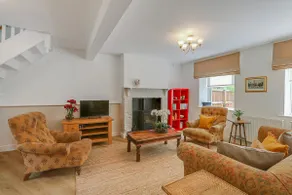 Quality Two bedroom two bathroom country cottage - Image 3