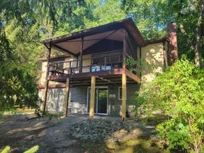 Classic Keuka Lake Cottage on the Bluff! Walk-in lake frontage! - Image 3
