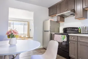 Renton lovely 2-bedroom apartment free parking - Image 3