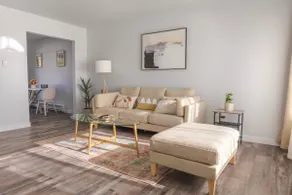 Renton lovely 2-bedroom apartment free parking - Image 2