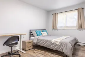 Renton lovely 2-bedroom apartment free parking - Image 5