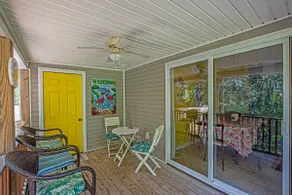 Clean, Spacious w Pool Access - Convenient & Quiet - Image 5