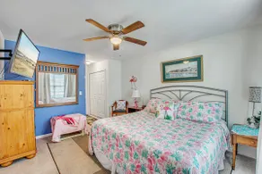 Clean, Spacious w Pool Access - Convenient & Quiet - Image 4
