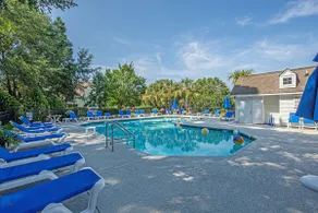 Clean, Spacious w Pool Access - Convenient & Quiet - Image 2