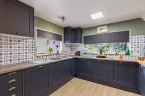 Historic Spacious Central 6 BR Quirky Town House - Image 5