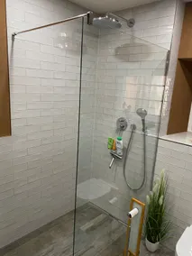 Private room with private bathroom and private entrance - Image 5