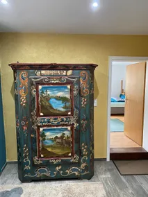Private room with private bathroom and private entrance - Image 3