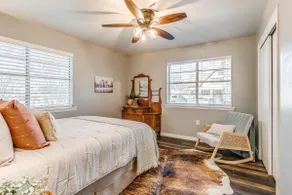 Downtown Hico home, just steps away from shopping! - Image 5
