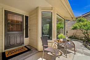 Quiet 3 bed 2 bath home close to everything! - Image 5