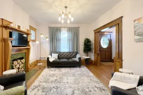 Fabulous Luxurious Historic Villa in Downtown - Image 3