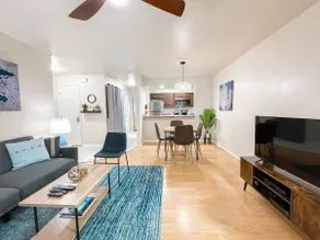 Walk to Beach XL 1 Bedroom w/Pool & Jacuzzi - Image 3