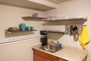Lovely 1 Bedroom Apartment In West Islip - Image 2