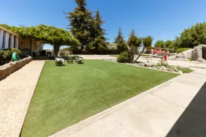 Perfect for family gatherings, large pool/lawn - Image 5
