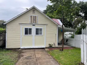 Adorable Downtown Carriage House Cottage - Image 3