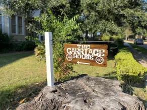 Adorable Downtown Carriage House Cottage - Image 4