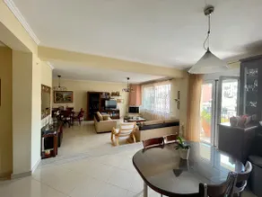 Lovely, spacious 3-bedroom condo with balconies. - Image 2