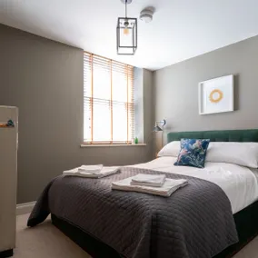 Elegant stylish home in historic town centre sleeps 3 - Pass the Keys - Image 3