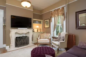 Historic Victorian Mansion: Grand and Spacious - Image 5