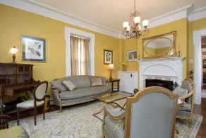 Historic Victorian Mansion: Grand and Spacious - Image 4