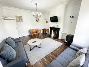 Beautiful 3 bed apartment - Free parking, Near trains - Image 4